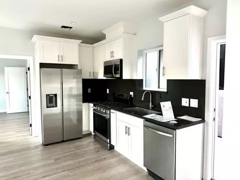 19421 Ventura Blvd # 4, Tarzana, CA 91356