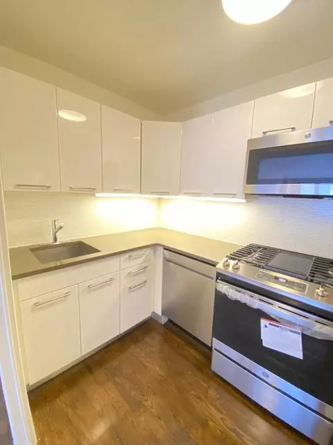 220 E 63rd St #11E, New York, NY 10065