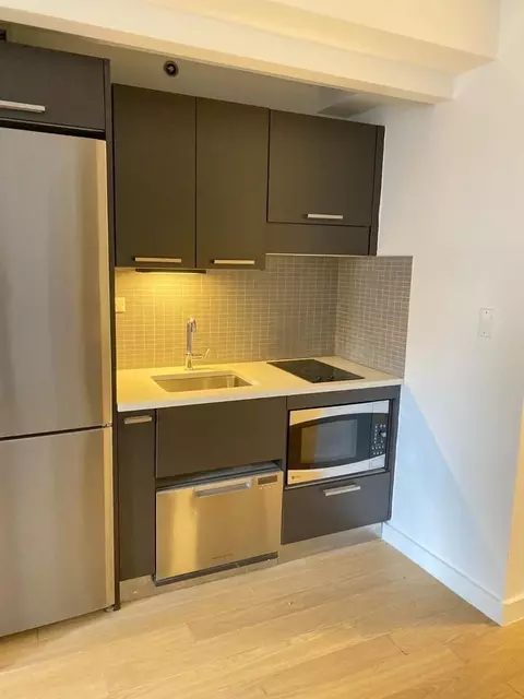 222 E 39th St #11C, New York, NY 10016