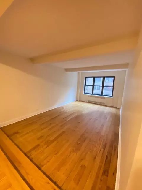141 E 56th St #6C, New York, NY 10022