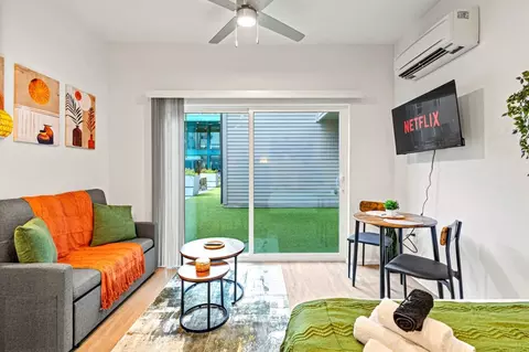596 W 9th St #1335747P, Dallas, TX 75208
