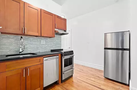 122 Norfolk St #16, New York, NY 10002