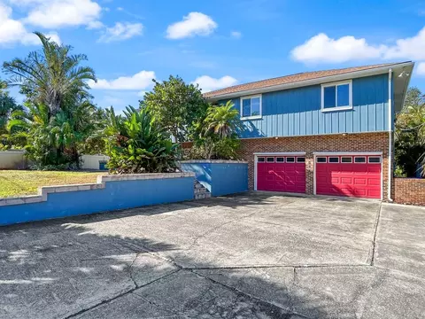 3033 Pineview Dr, Key Vista, FL 34691
