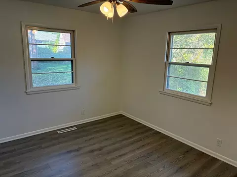 1361 Elm St, Springfield, MO 65802 photo 6