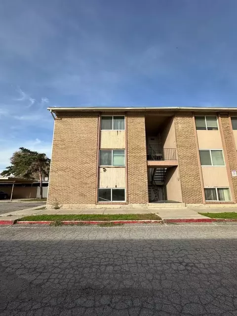 768 N Redwood Rd #12, Salt Lake City, UT 84116