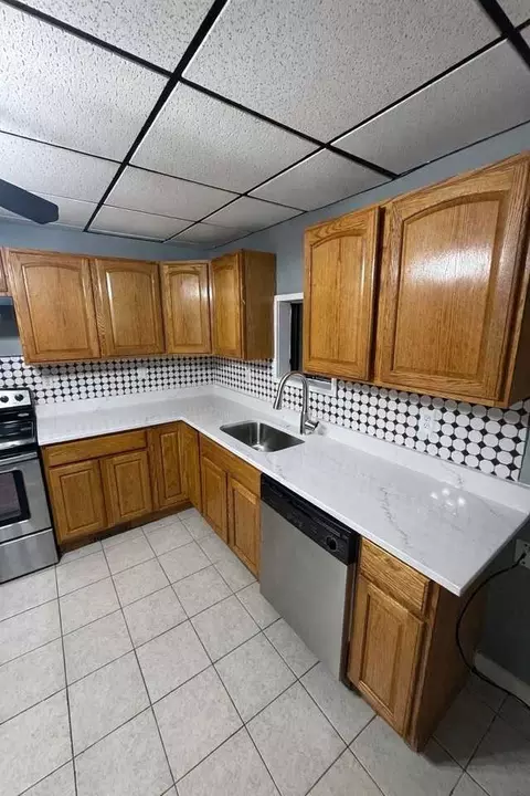 20 Hancock St #1, Worcester, MA 01610