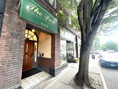 606 19th Ave E, Seattle, WA 98112