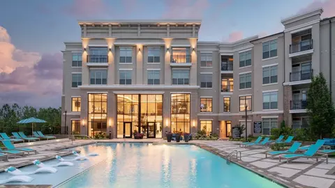 900 View Dr, Woodstock, GA 30189