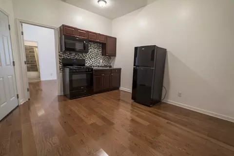 825 N 41st St, Philadelphia, PA 19104