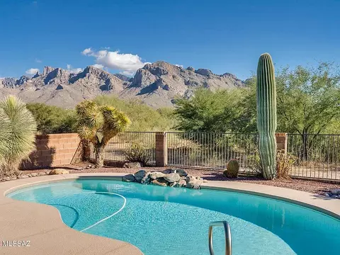 877 W Annandale Way, Oro Valley, AZ 85737