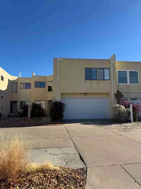 5408 Overlook Dr NE, Albuquerque, NM 87111