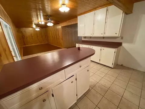 5212 13th St, Port Arthur, TX 77642