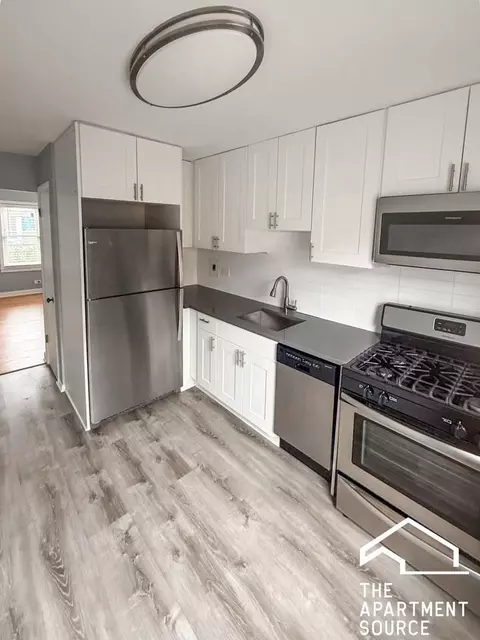 6733 N California Ave #2E, Chicago, IL 60645