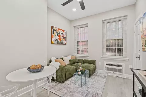 218 4th St SE #1045686P, Washington, DC 20003