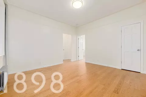 32-52 33rd St #A8, New York, NY 11106
