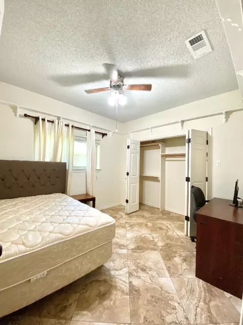 1405 Ridgemoor Ln, Richardson, TX 75082
