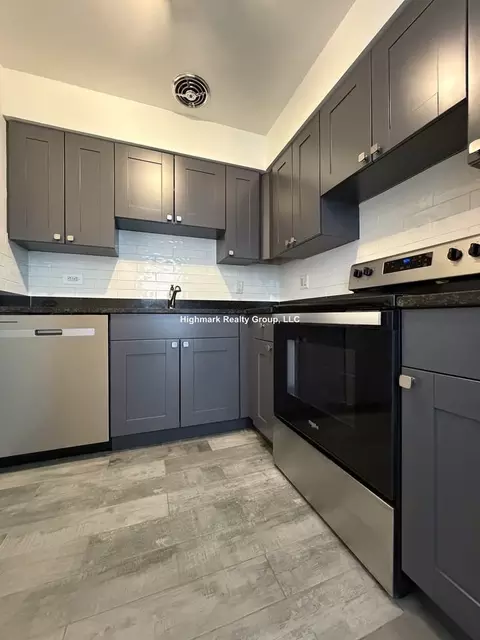 3825 N Pine Grove Ave #201B, Chicago, IL 60613