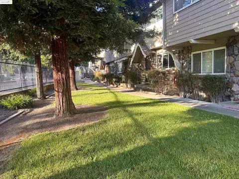 399 W Angela St #5, Pleasanton, CA 94566