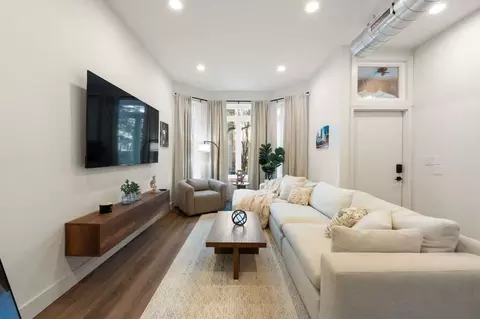 1543 N Claremont Ave #1244947P, Chicago, IL 60622