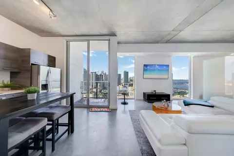 151 SE 1st St #1357114P, Miami, FL 33131