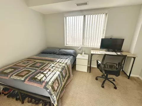 5340 Holmes Run Pkwy #1, Alexandria, VA 22304