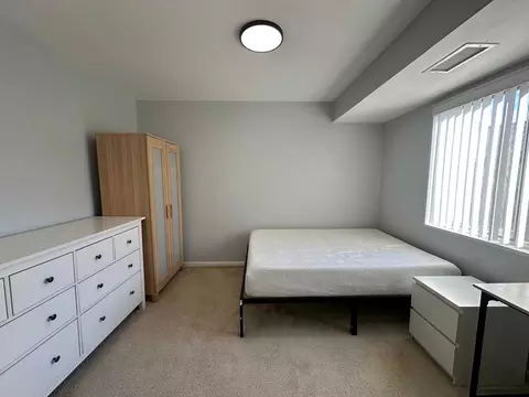 5340 Holmes Run Pkwy #1, Alexandria, VA 22304