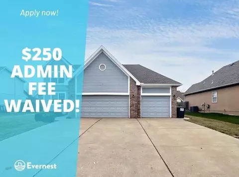 928 SE 12th Ter, Lees Summit, MO 64081