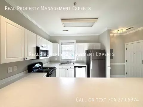 8969 Meadow Vista Rd, Charlotte, NC 28213