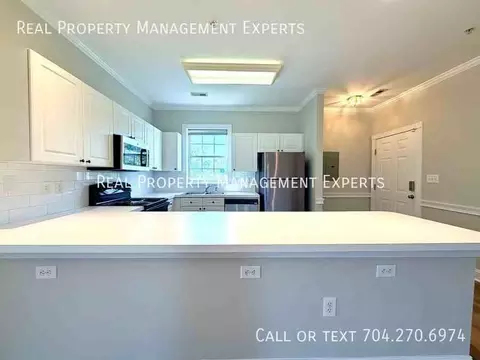8969 Meadow Vista Rd, Charlotte, NC 28213