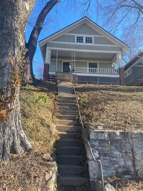 3625 State Line Rd, Kansas City, MO 64111