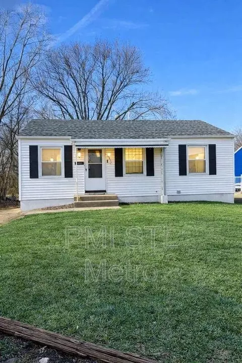 10327 Renfrew Dr, Glasgow Village, MO 63137