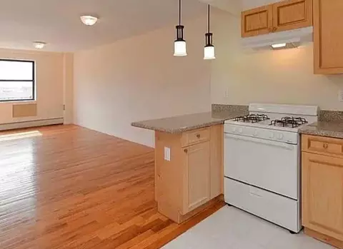 36 Hilton Ave #108, Hempstead, NY 11550