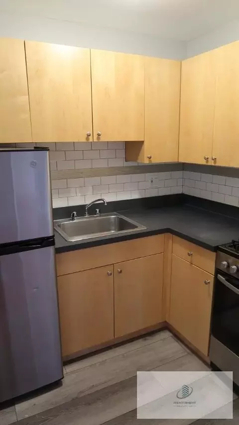 755 W Buena Ave #104, Chicago, IL 60613