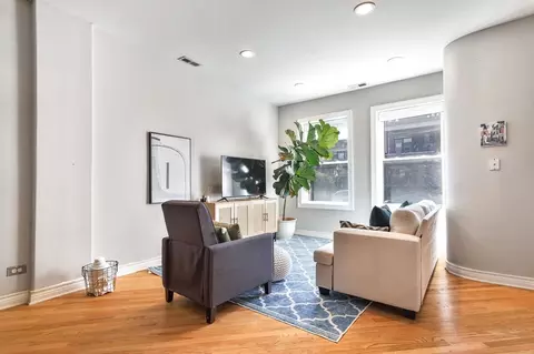 2238 W Barry Ave #1359764P, Chicago, IL 60618