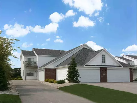 10258 Clearwing Ln, Roscoe, IL 61073