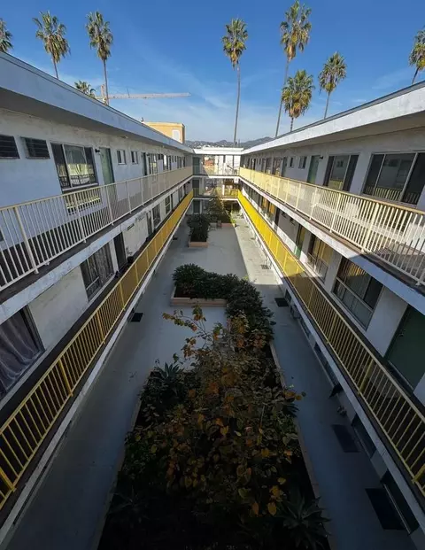 5434 Sierra Vista Ave, Los Angeles, CA 90038
