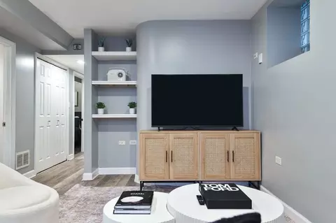 3018 N Clybourn Ave #1359760P, Chicago, IL 60618