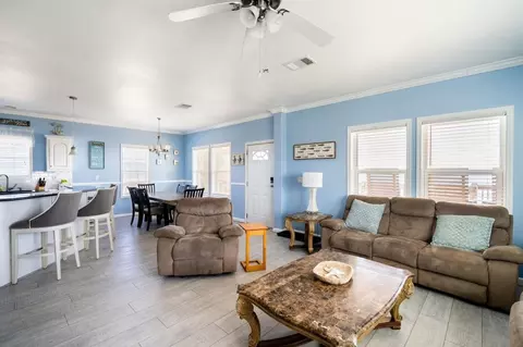 975 Dolly St #1364178P, Gilchrist, TX 77617