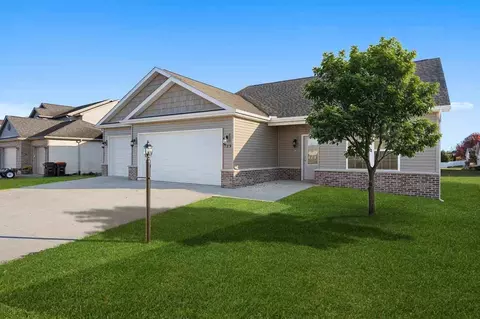 721 Debates St, Washington, IL 61571