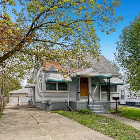 4481 Westpoint St, Dearborn Heights, MI 48125