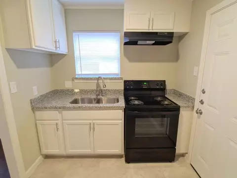 505 13th St N, Texas City, TX 77590