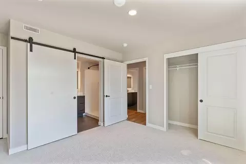 991 118th Ave SE, Bellevue, WA 98005