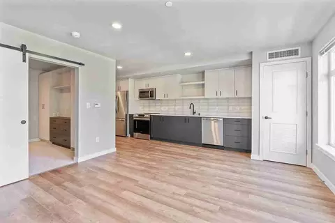 991 118th Ave SE, Bellevue, WA 98005