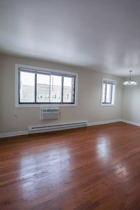 6011 N Winthrop Ave #311, Chicago, IL 60660