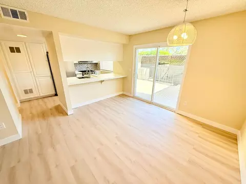 266 E Via Escuela #B, Palm Springs, CA 92262