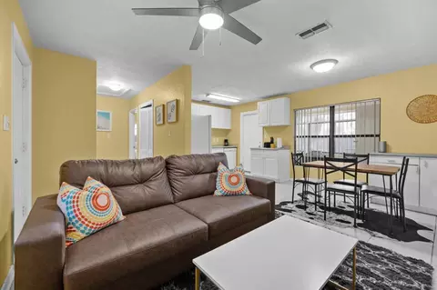 737 SE 4th Ave #1359109P, Gainesville, FL 32601