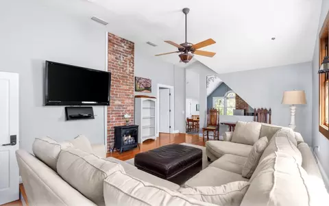 221 SE 7th St #1359119P, Gainesville, FL 32601