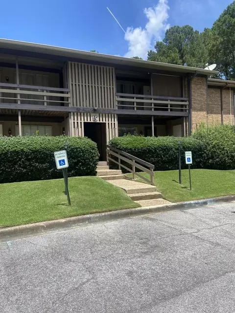 2812 Georgetown Dr, Hoover, AL 35216