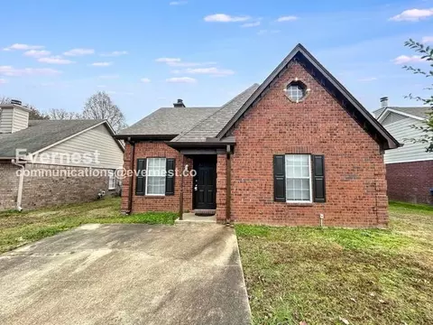 7036 Foxhall Dr, Horn Lake, MS 38637