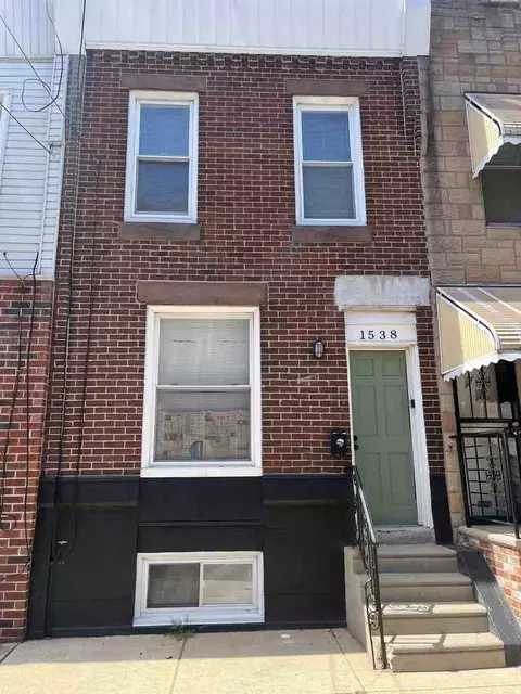 1538 S Dover St #1, Philadelphia, PA 19146
